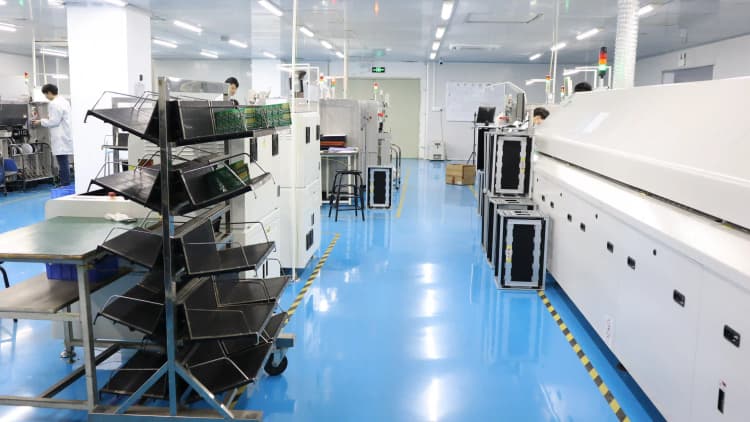 Ligne SMT pour assemblage de cartes électroniques multi-cartes