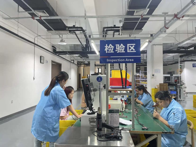 Zone de contrôle qualité des faisceaux automobiles